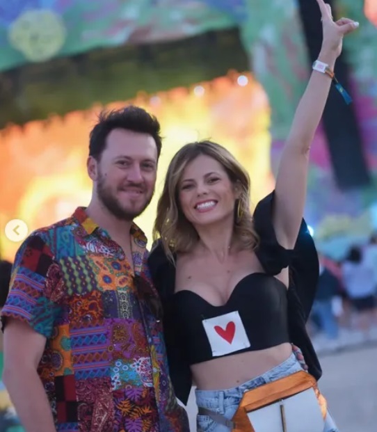 Roxana Hulpe a fost cerută în căsătorie la UNTOLD. Cine e viitorul soț al prezentatoarei de la Pro TV: „Mi-ai adus luna de pe cer, cu totul”