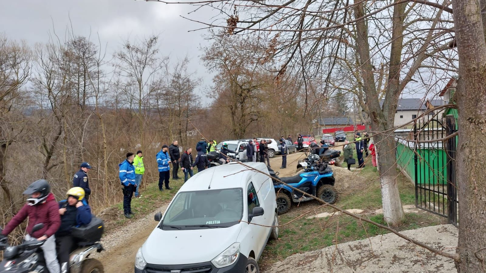 UPDATE: Copilul de doi ani dispărut în Botoșani a fost găsit în viață după mai bine de 24 de ore de căutări