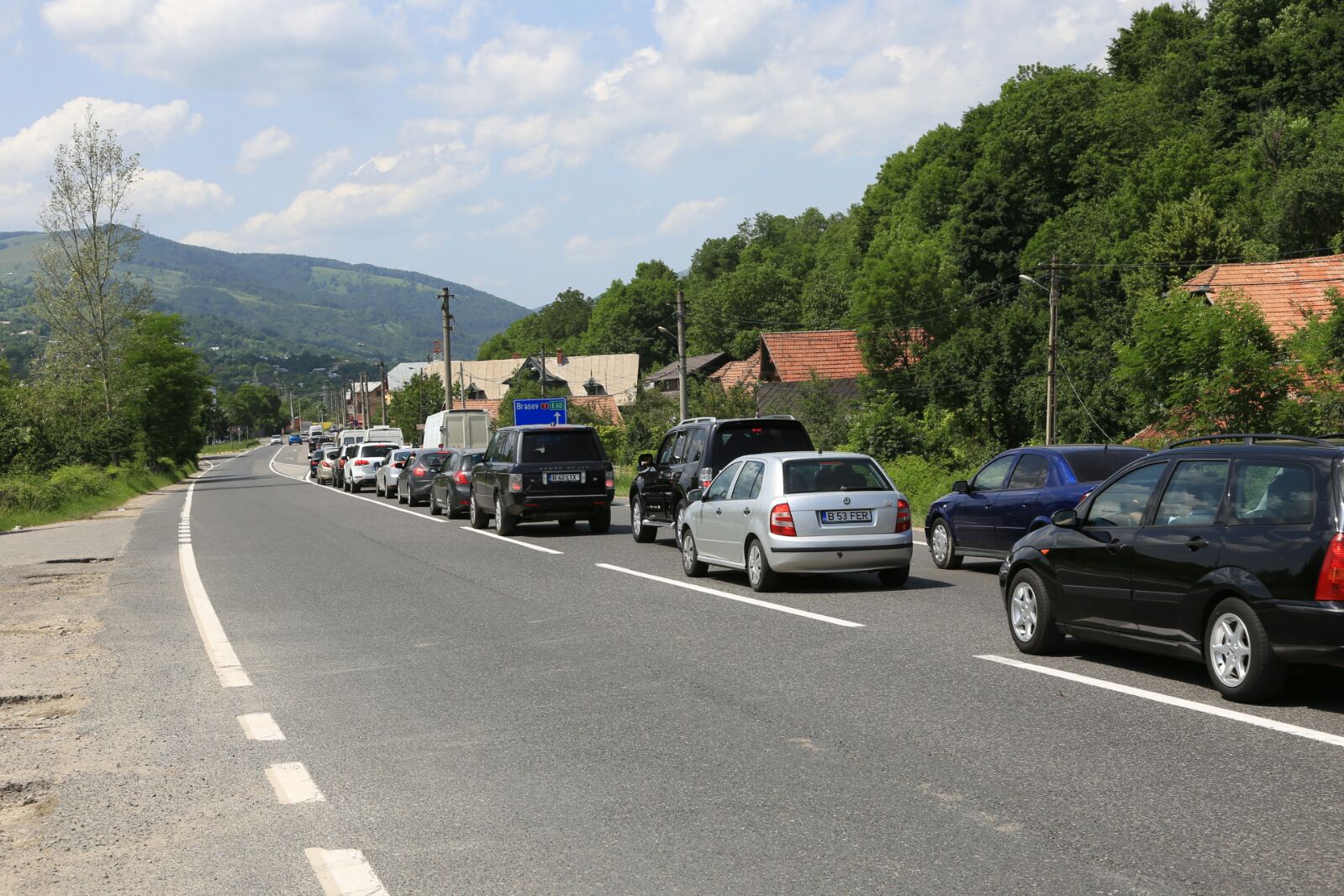 Trafic îngreunat pe DN1, în zona staţiunilor de pe Valea Prahovei FOTO