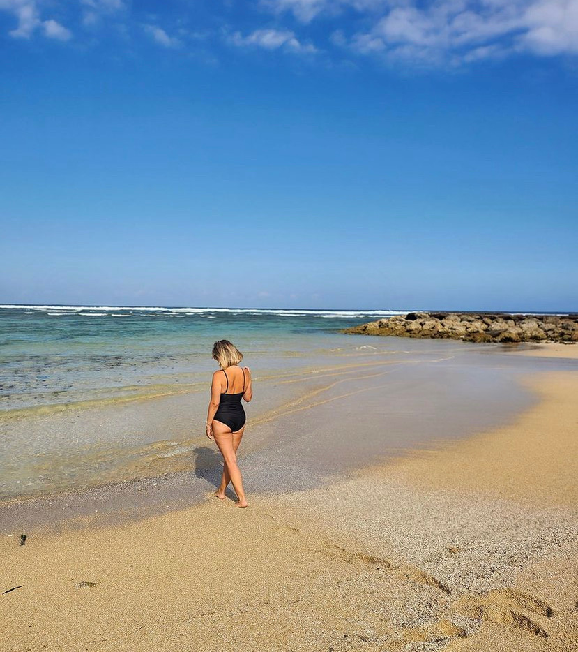 Imagini rare cu Ela Crăciun în costum de baie. Prezentatoarea spune: „Am celulită, vergeturi și nu simt nevoia să le ascund”