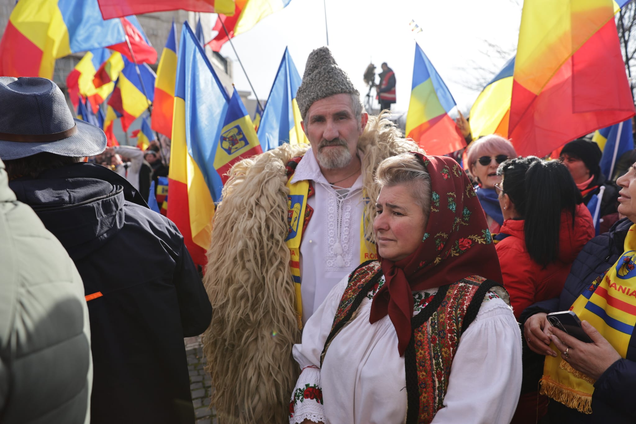 Călin Georgescu a fost înconjurat de mii de oameni la „Marea Horă a Unirii Neamului”: „Suntem legați pentru totdeauna ca frați și surori”