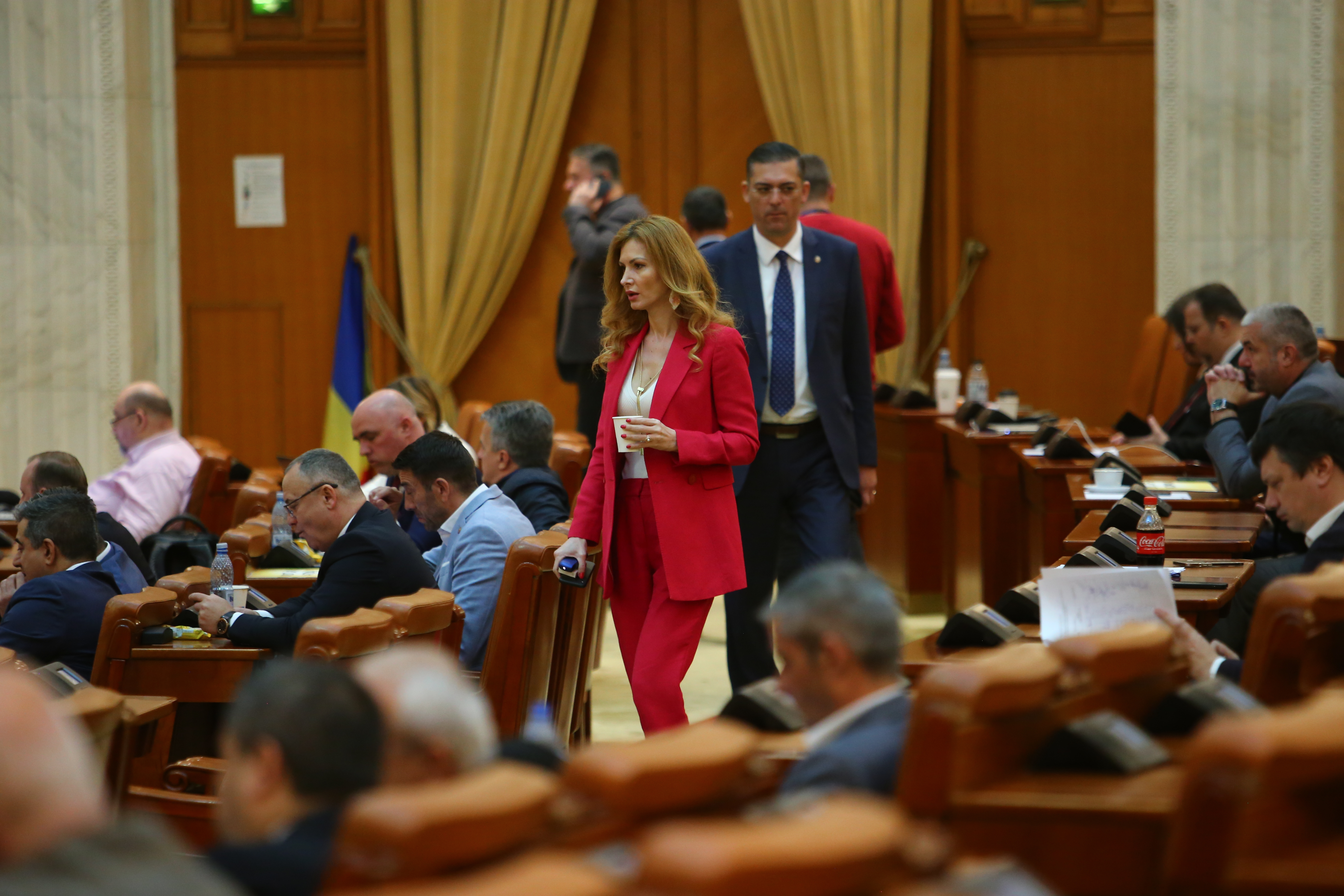 Ziua în care democrația a încasat patru gloanțe. Cum a schimbat AUR prin forță regulile din Parlament&nbsp;