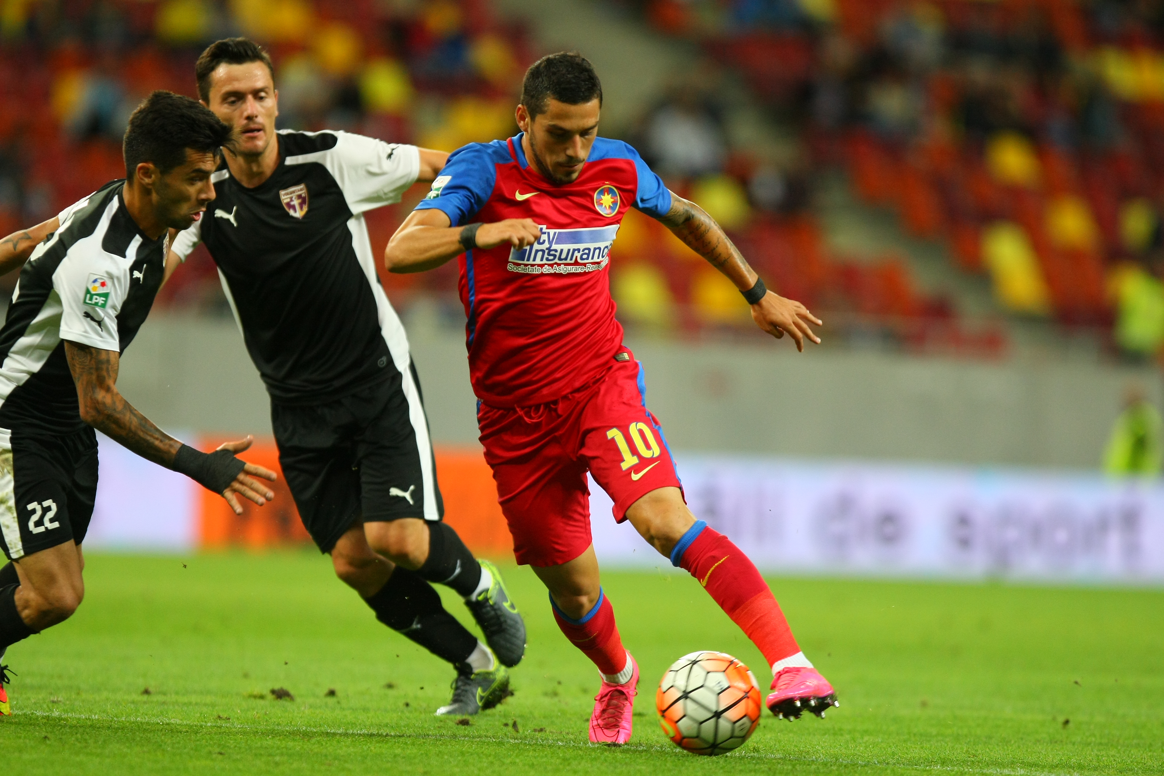 Liga I: Steaua - FC Voluntari 3-1. ^Hamroun, Chipciu și Stanciu l-au ridicat de pe bancă pe Rădoi, antrenorul fără licență al campioanei. Odată cu el, și pe ”principalul”-marionetă Țiți Dumitriu / GALERIE FOTO