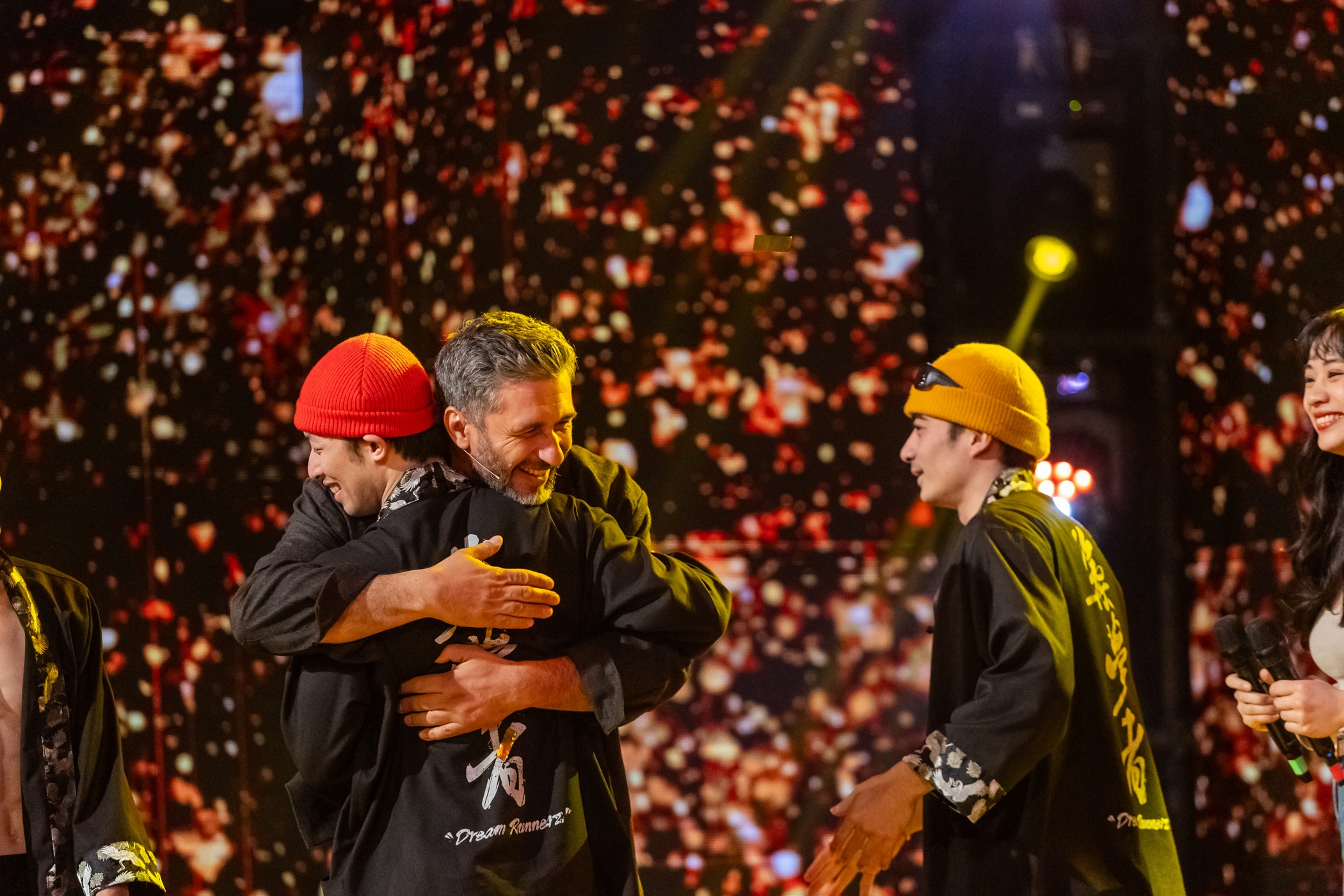 Încep edițiile live „Românii au talent”. Cum vede Dragoș Bucur trecerea de la înregistrări la direct: „Venim cu partea noastră” | EXCLUSIV