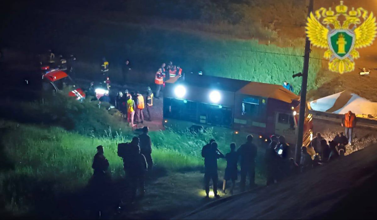 Cel puțin șapte morți și 66 de răniți după ce două poduri s-au prăbușit peste o cale ferată în Rusia, la granița cu Ucraina