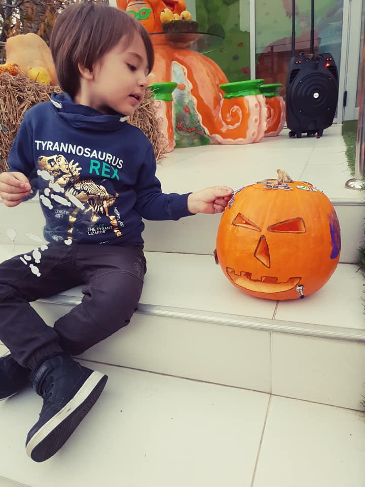 Cristi Mitrea, distracție de Halloween cu fiul său. Au petrecut pe cinste | FOTO