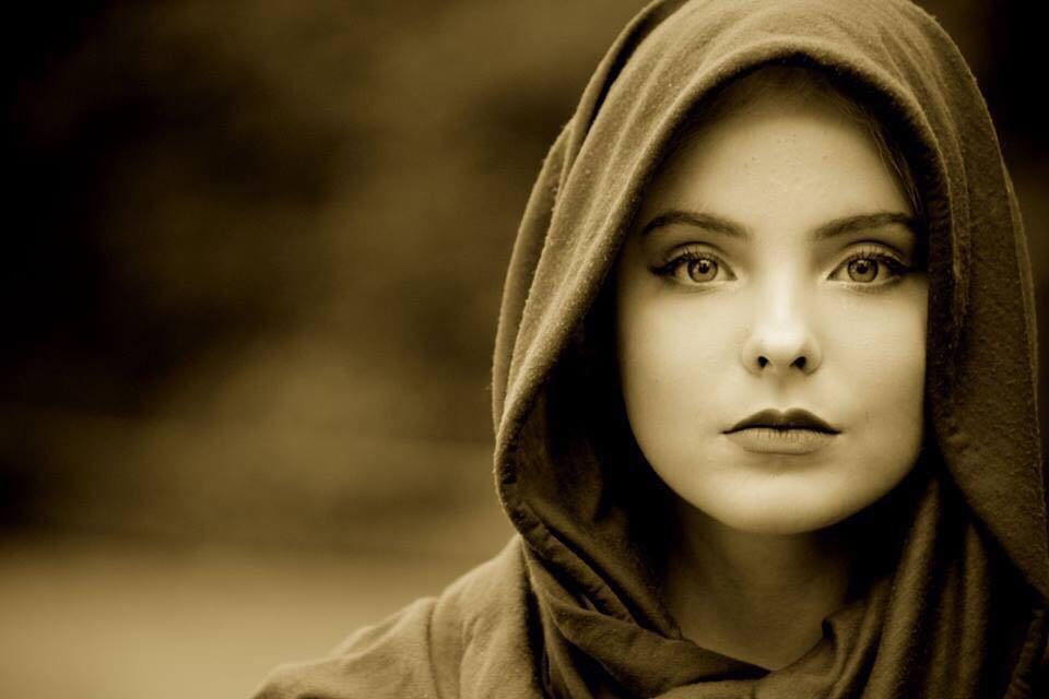Un tânăr fotograf din Iași va fi evacuat din camera de cămin. Marius Florescu are expoziții în Europa, dar arta nu-i scoate banii de chirie