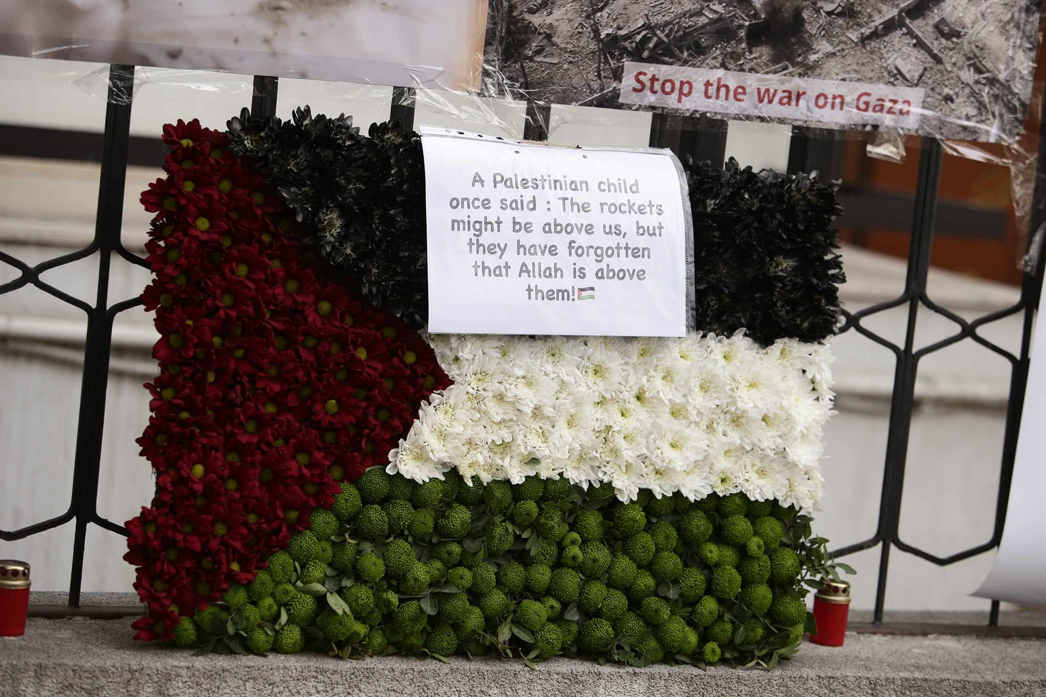 Reprezentanți diplomatici din circa 20 de state își exprimă solidaritatea cu poporul palestinian, la o manifestație în fața Ambasadei Palestinei la București