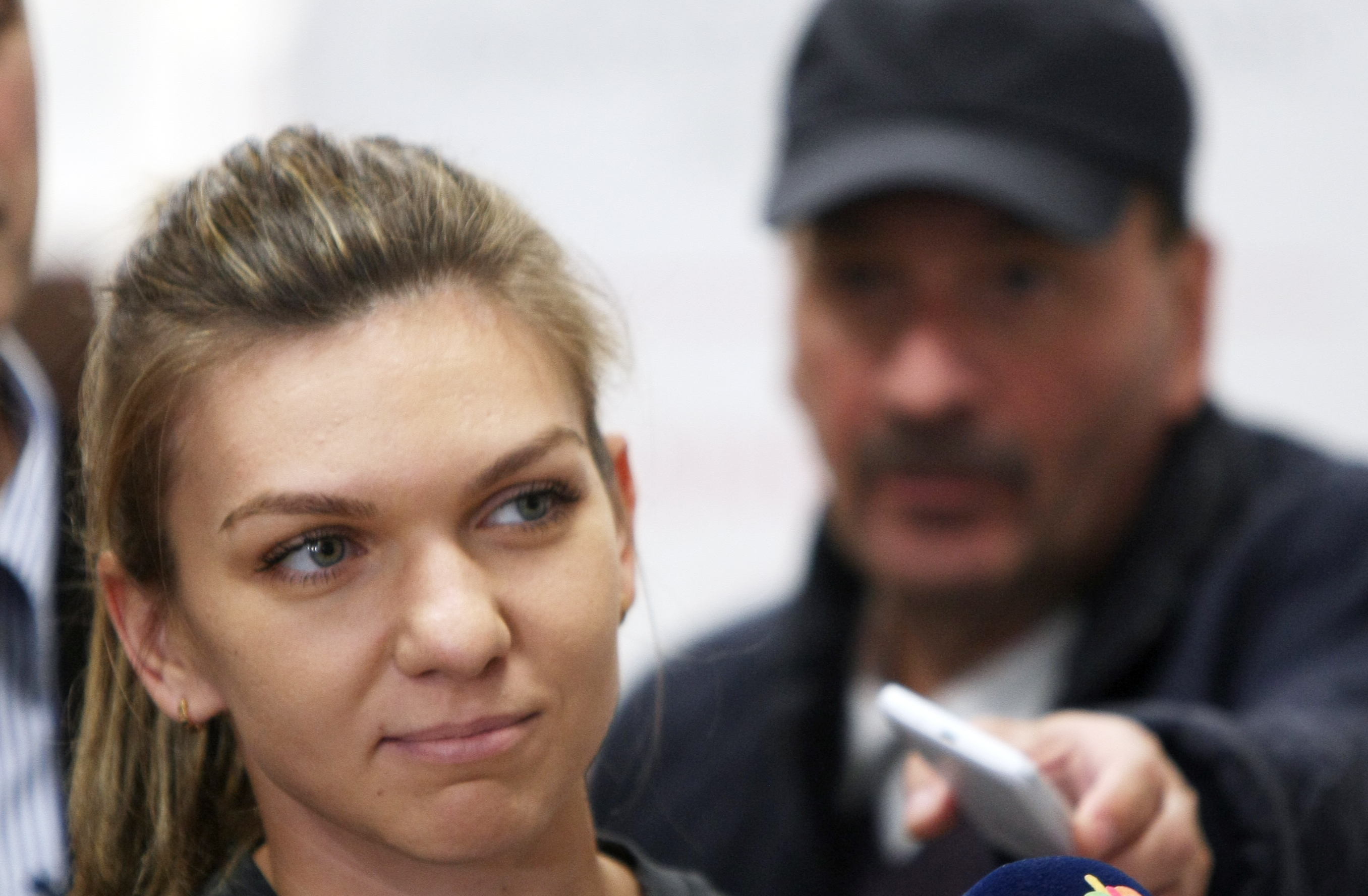 Simona Halep nu suflă în fața lui Ion Țiriac: ”Nu mă antrenez cât ar trebui”! Își oblojește rănile și fuge cu Costa peste hotare / GALERIE FOTO