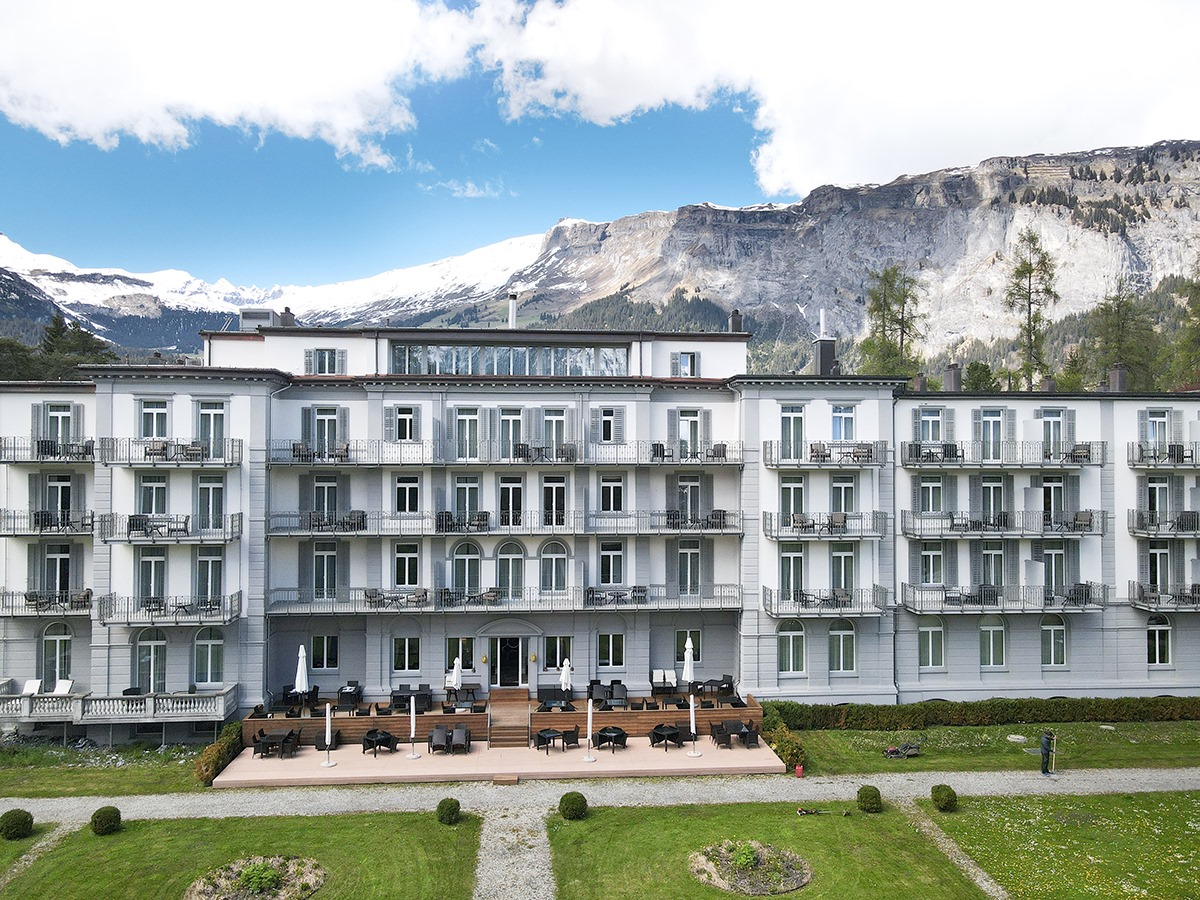 Noi detalii despre hotelul de lux cumpărat de „frații Dedeman” în Alpii elvețieni. Cât trebuie să investească