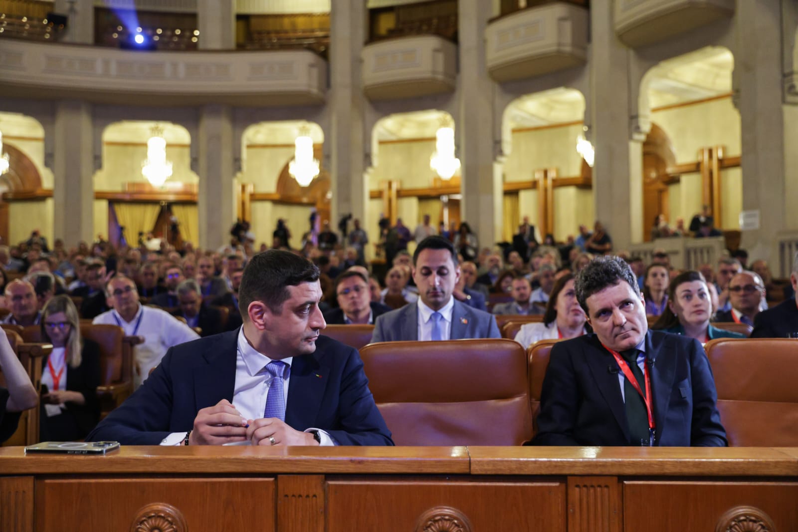 Nicușor Dan vs George Simion. Ce au spus la prima confruntare înaintea turului 2 al alegerilor prezidențiale, la Congresul BNS