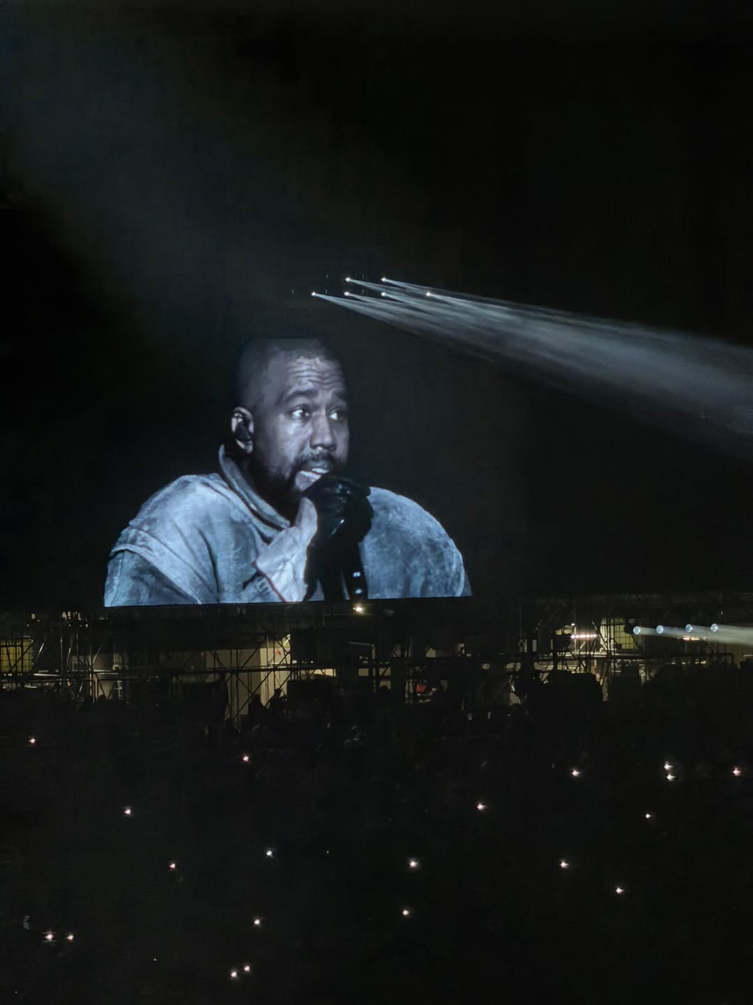 Cum au apărut Adelina Pestrițu și Ioana, soția lui Gabi Tamaș, la concertul lui Kanye West din Istanbul. Au stat doar 48 de ore în Turcia