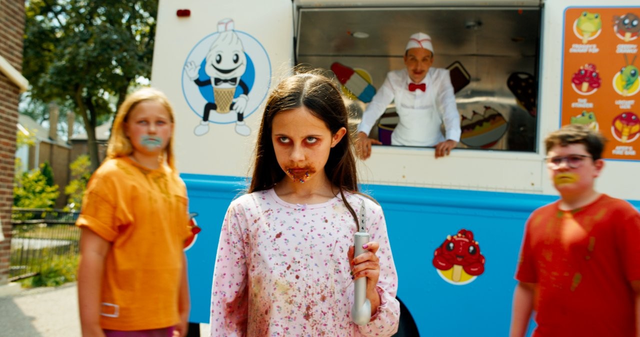 Noul film de groază regizat de Eli Roth ajunge în România. Când se vede în cinematografe „Omul cu înghețata mortală”