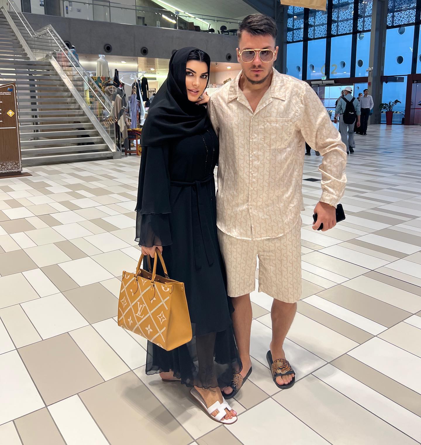 Andreea Tonciu și-a prins soțul vorbind cu altă femeie: „Găsesc mesaje acolo, cu cine crezi?”. Daniel Niculescu n-a negat