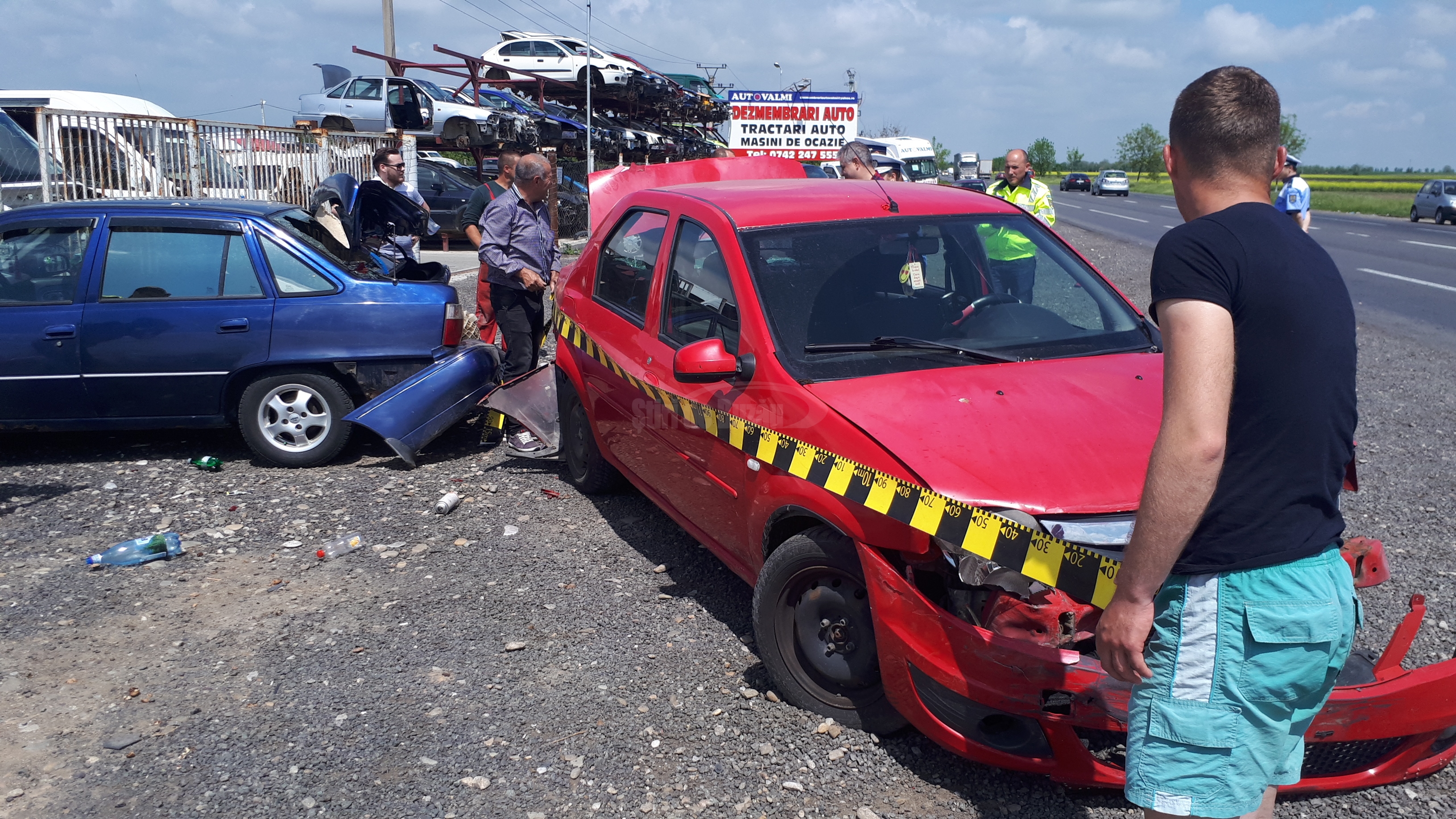 O familie a fost spulberată într-un accident între Râmnicu Sărat și Buzău. Un băiețel, printre cei patru răniți duși la spital