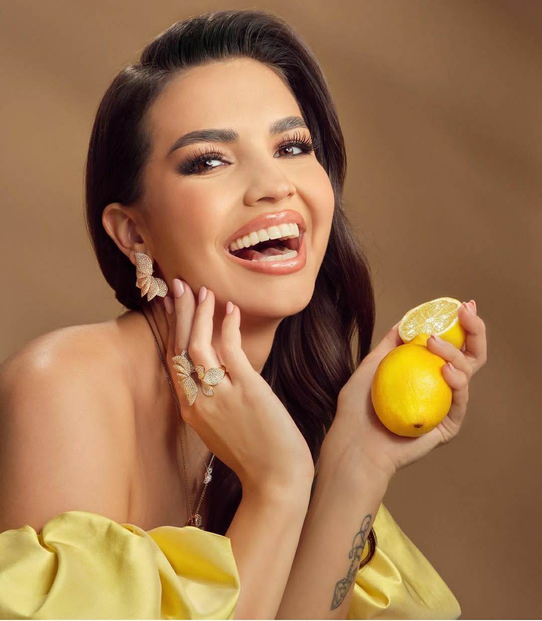 Cu ce se ocupă Sandra Mutu. În vârstă de 30 de ani, soția lui Adrian Mutu n-a renunțat la meseria ei din adolescență