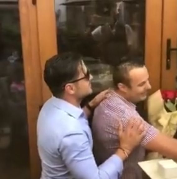 Liviu Vârciu s-a așezat în genunchi și i-a dat inelul. "N-are cum să fie cineva atât de inconștient să mă..." | FOTO & VIDEO