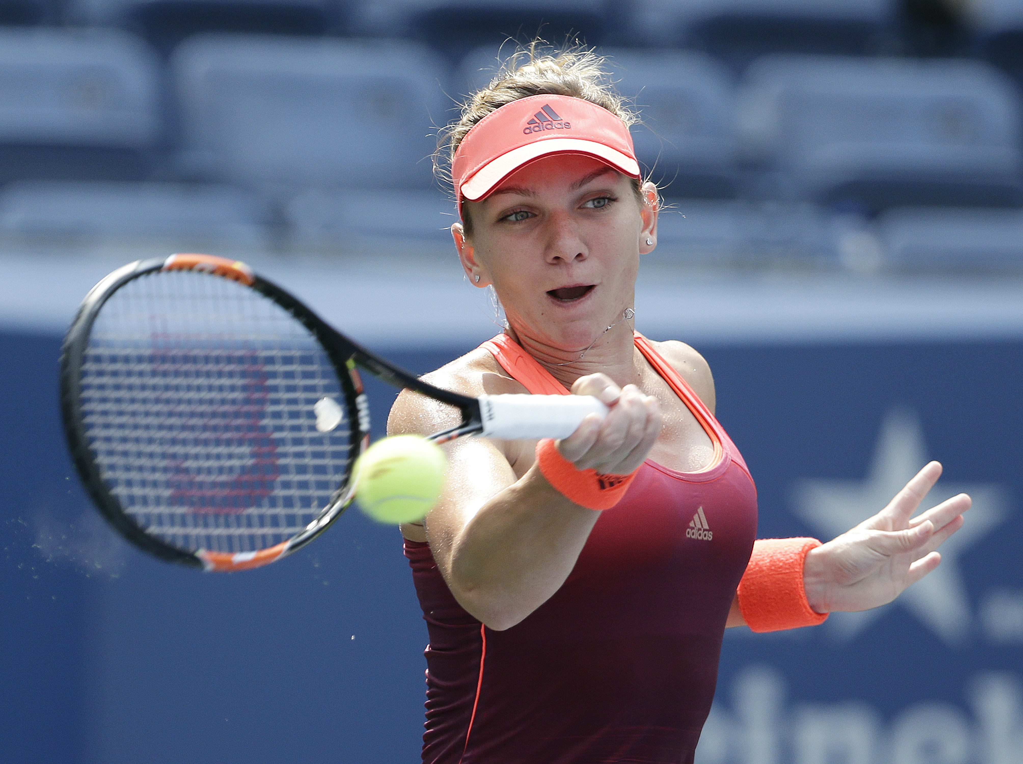 Simona Halep a câștigat în 77 de minute partida cu Katerina Bondarenko și e în turul 3 la US Open. ^”Simona, I love you!”, i-a strigat un american. Ceilalți tricolori intrați joi în concurs au căzut pe capete / LIVE BLOG & GALERIE FOTO