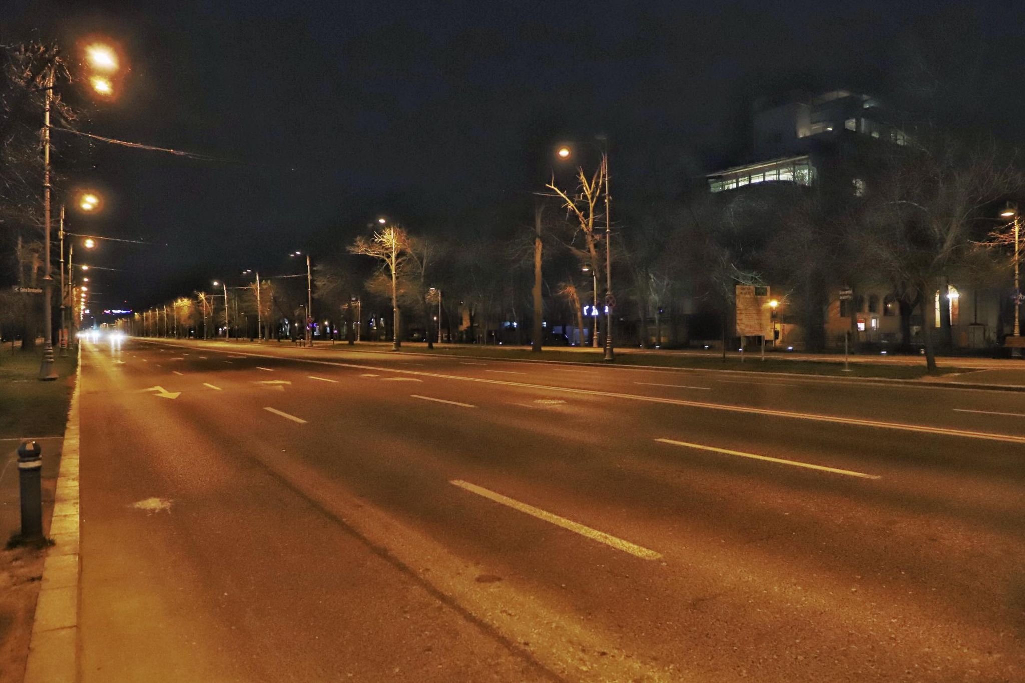 Zeci de filtre în București, în prima zi cu noile restricții. Circulația, restrânsă de la ora 20.00, în weekend
