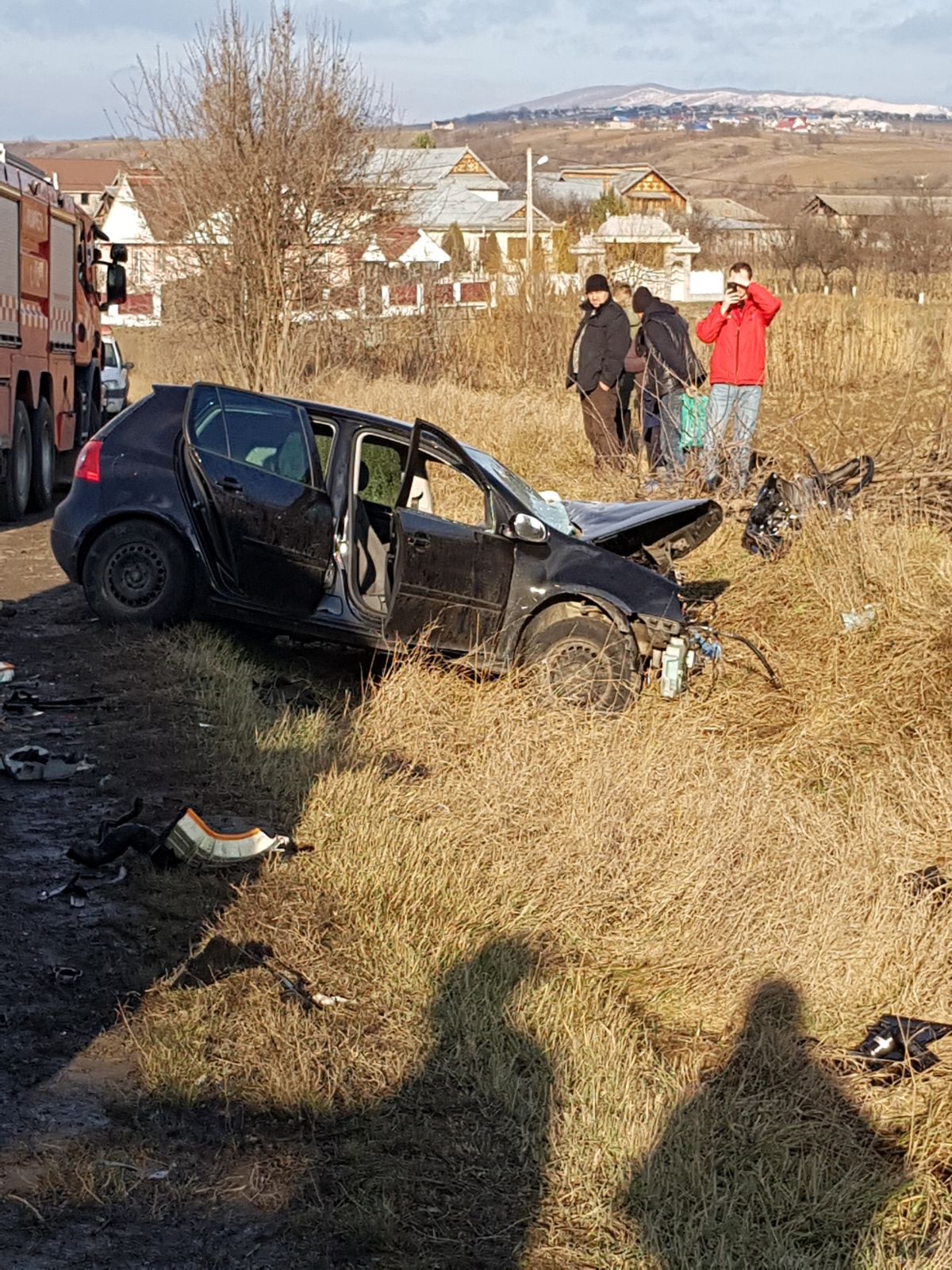 UPDATE: 13 oameni, la spital în urma ciocnirii violente dintre un autocar și o mașină în Bacău| FOTO/VIDEO
