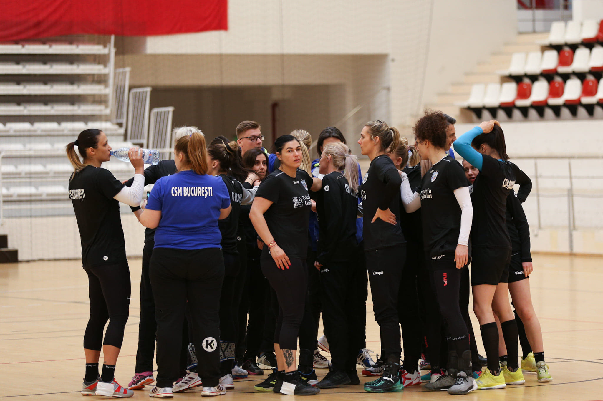 FOTO | CSM București a ratat calificarea în Final Four-ul Ligii Campionilor la handbal feminin. Două eșecuri cu Metz