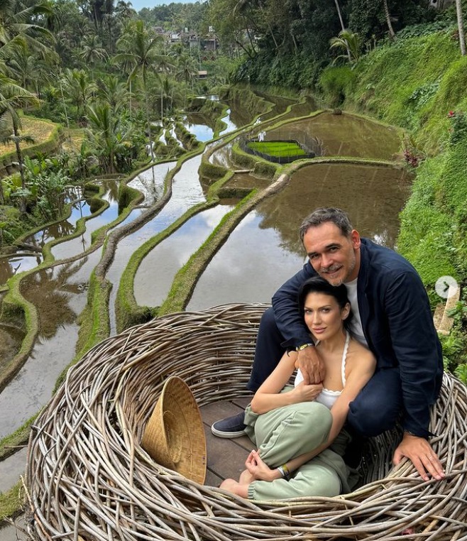 Cu cine s-a întâlnit Răzvan Simion în vacanța din Bali: „Total la întâmplare”. Prezentatorul e în luna de miere cu Daliana Răducan