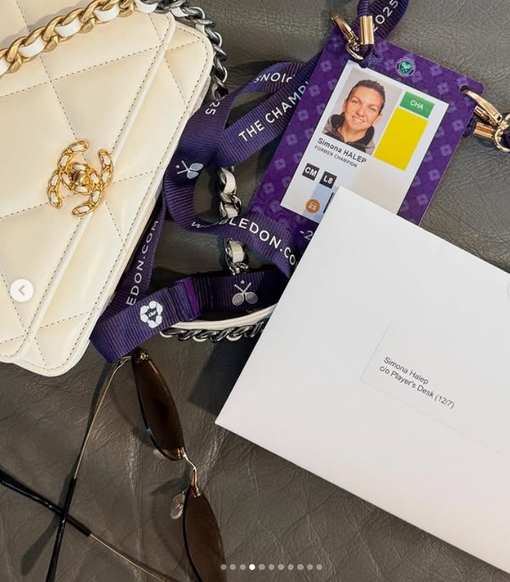 Cât costă rochia verde purtată de Simona Halep la Wimbledon. A accesorizat-o cu o geantă Chanel și bijuterii Van Cleef &amp; Arpels și Cartier