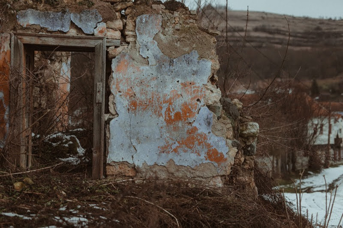 REPORTAJ. Problemele unui antreprenor întors acasă: „Cei de la ISU m-au întrebat: «Dar plan de evacuare cădere meteoriți aveţi?» Glumeau sau nu?”