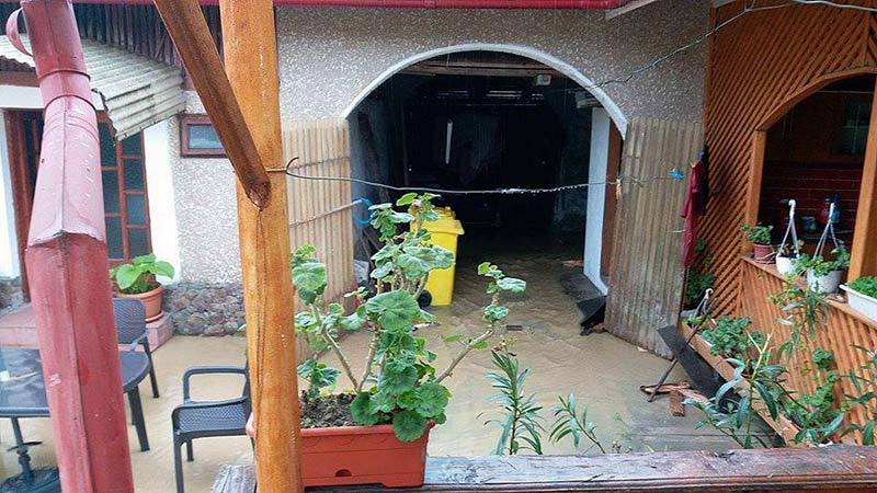 UPDATE: Inundații puternice în cinci județe din țară. Zeci de gospodării, sub ape după ploile torențiale
