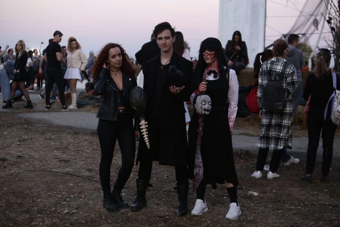 FOTOREPORTAJ. Lacul Morii s-a transformat pentru cel mai mare festival de Halloween din România cu 15,5 tone de dovleci și peste o mie de baloți de paie