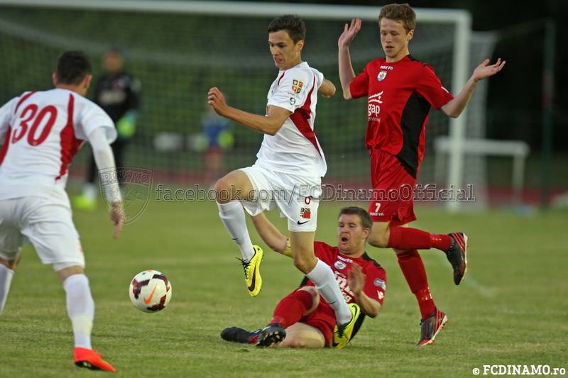 FOTO/ Dinamo, distracție cu amatorii: ”câinii” au mușcat din ”nomazi”!