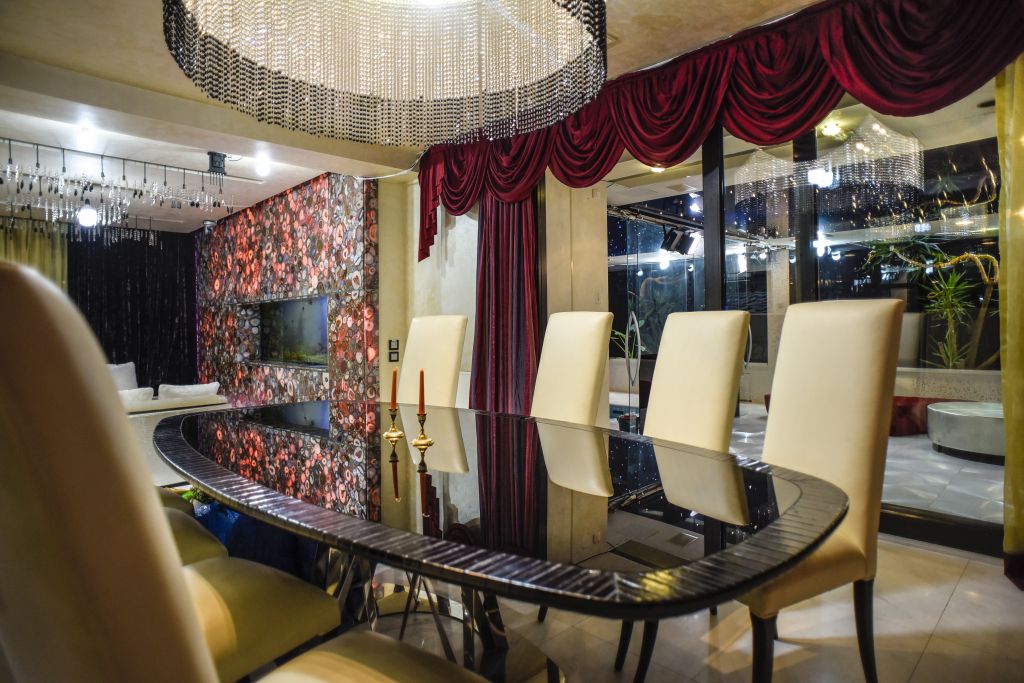 Lux total în casa  în care vor locui concurenții și burlacul din emisiunea Mirelei Vaida | FOTO
