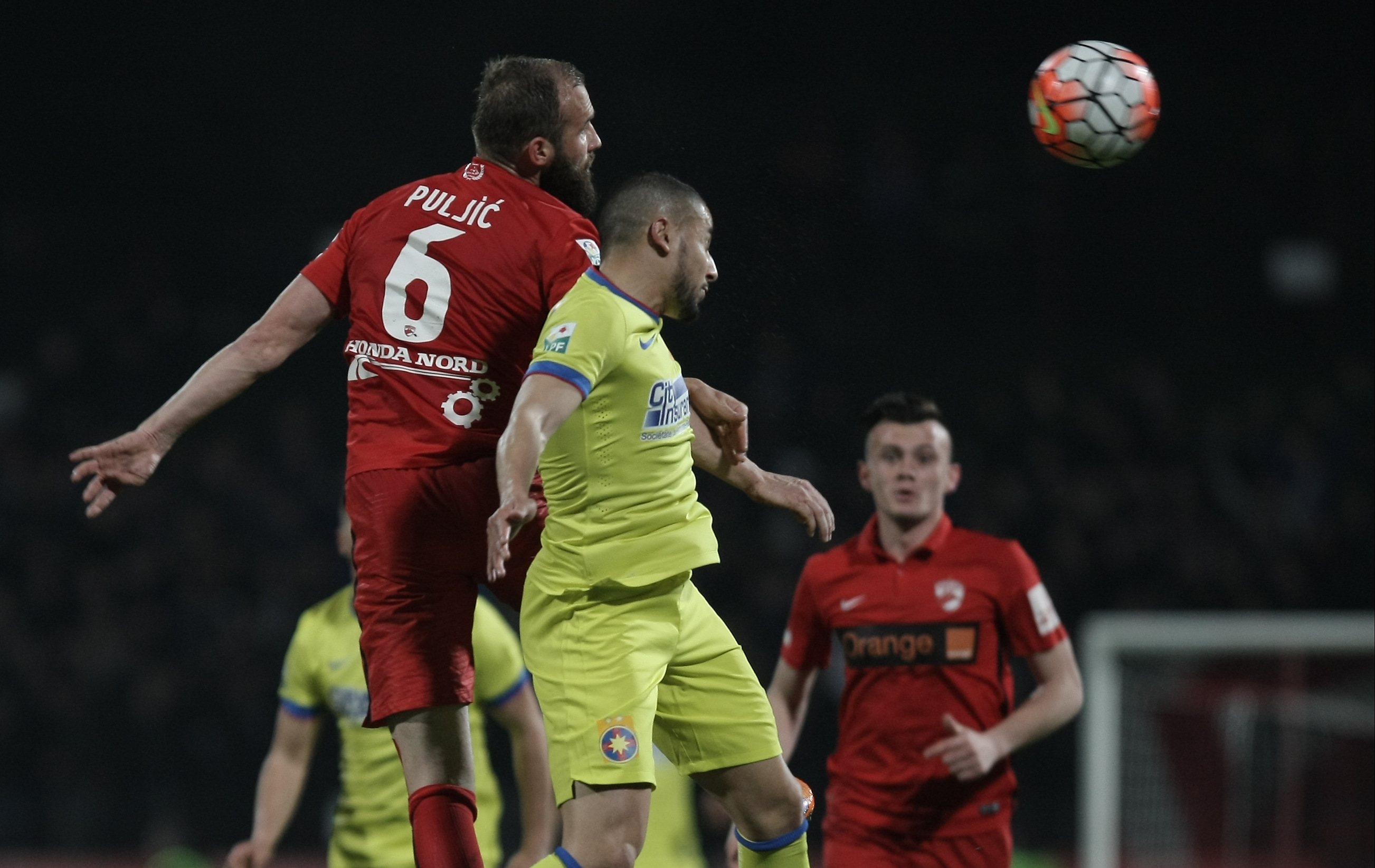 Derby-ul Dinamo - Steaua, văzut de un fost mare internațional: ”Mă așteptam la un plus de calitate!”. Cine sunt favoritele la titlu în acest sezon / FOTO