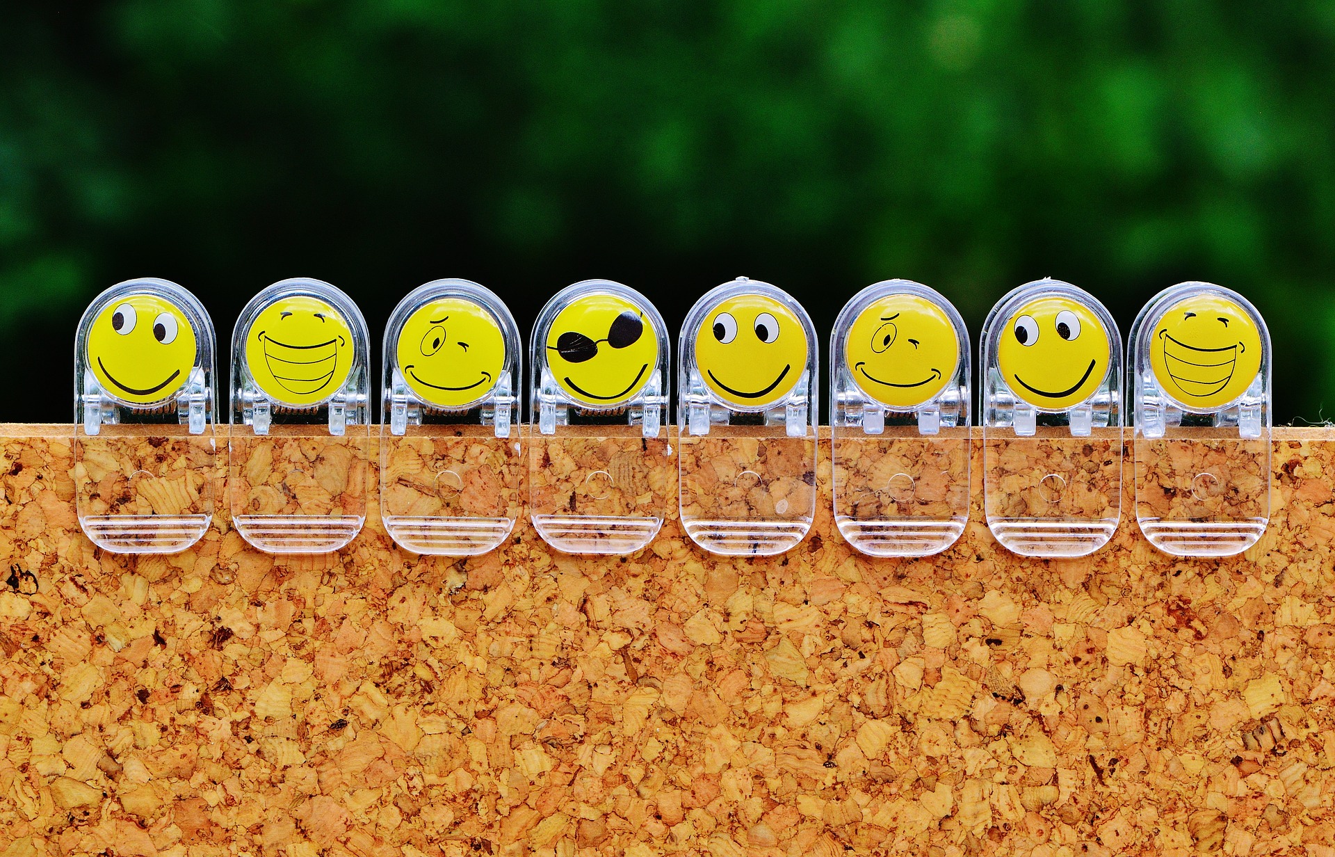 Ce înseamnă emoticoanele pe care le folosim pe rețelele de socializare