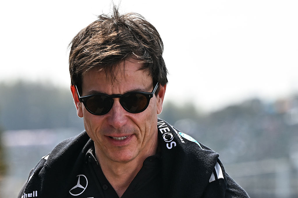 Nagy bajba került a Mercedes: beperelték a Forma–1-es csapatot