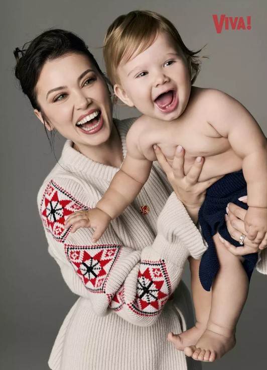 Imagini adorabile cu fiul Ancăi Dumitra. Actrița l-a arătat pentru prima dată pe Levi Nicholas