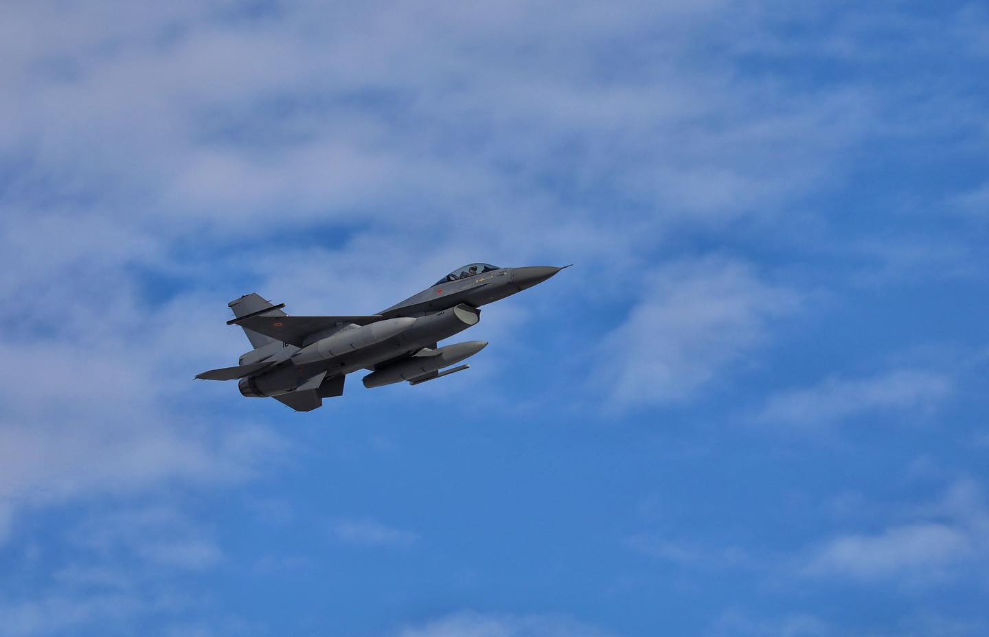 Primele trei avioane F-16 cumpărate din Norvegia au ajuns în România