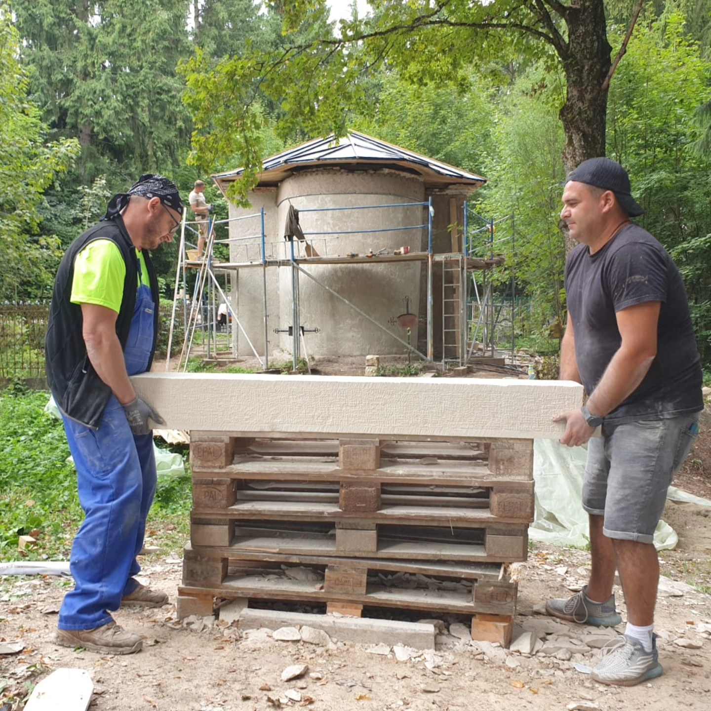 Povestea proiectului „Adoptă o casă la Roșia Montană”. Oamenii care dau o nouă viață clădirilor vechi de sute de ani