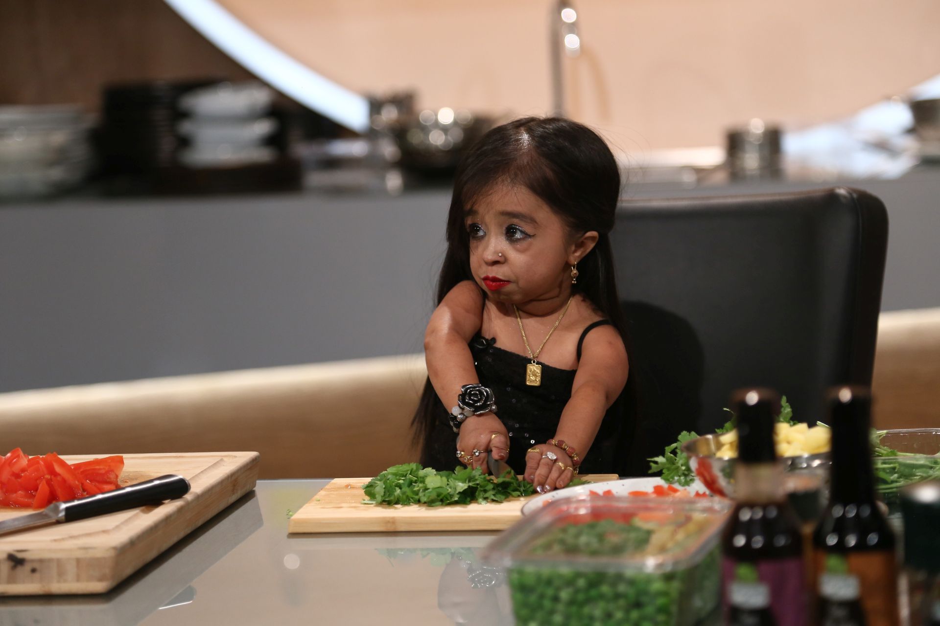 Jyoti Amge, cea mai mică femeie din lume, apariție-surpriză la „Chefi la cuțite”. Are 29 de ani și 5 kilograme: „Verișorul meu are 2 ani și este mai înalt decât mine”