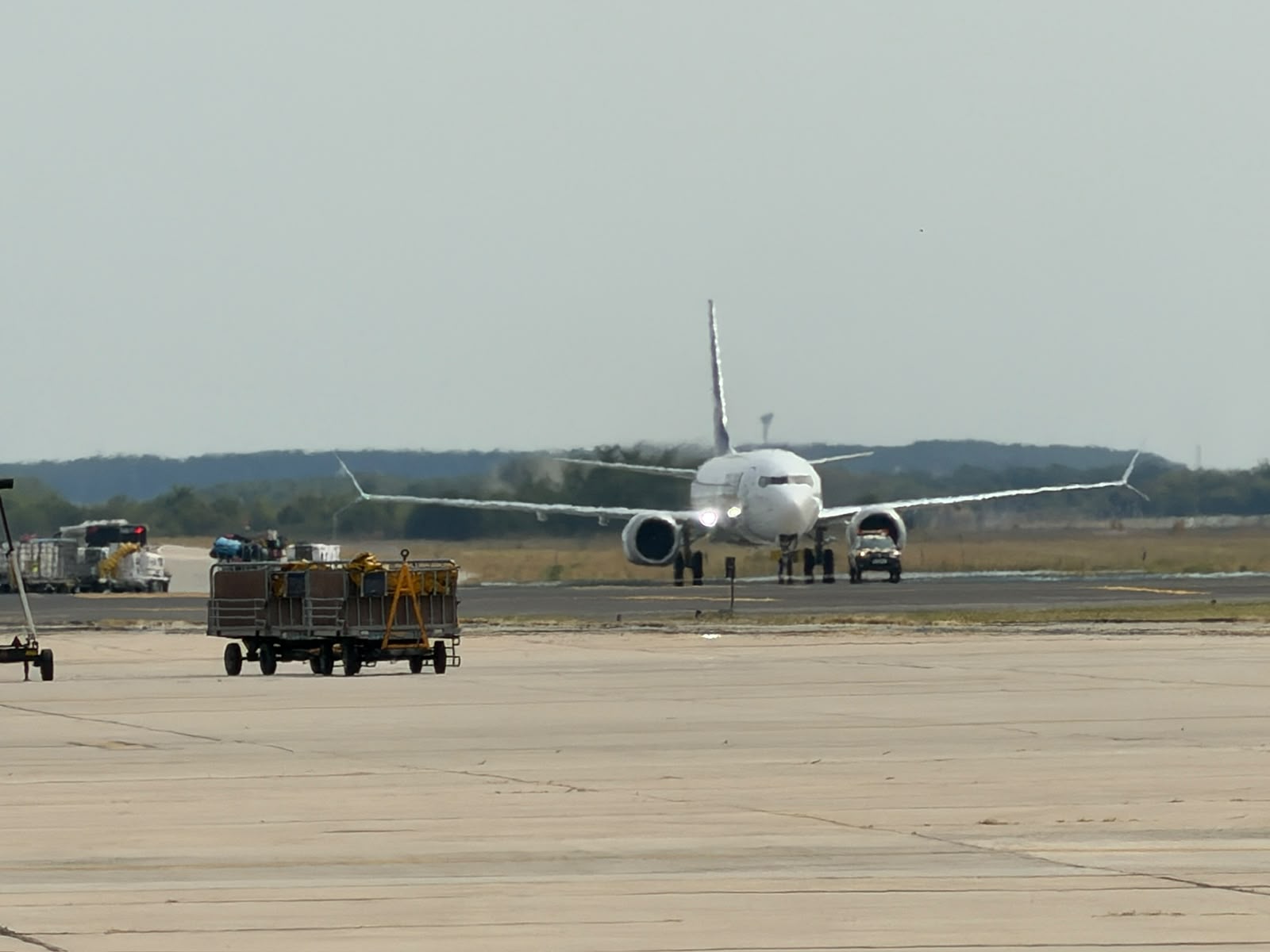 Primul avion nou TAROM din ultimii 20 de ani: Boeingul 737 MAX „Mircea Lucescu” începe cursele luni