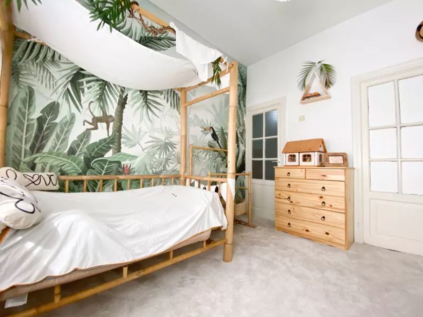 Imagini din casa în care Laura Cosoi locuiește. Camera fetițelor pare desprinsă din povești