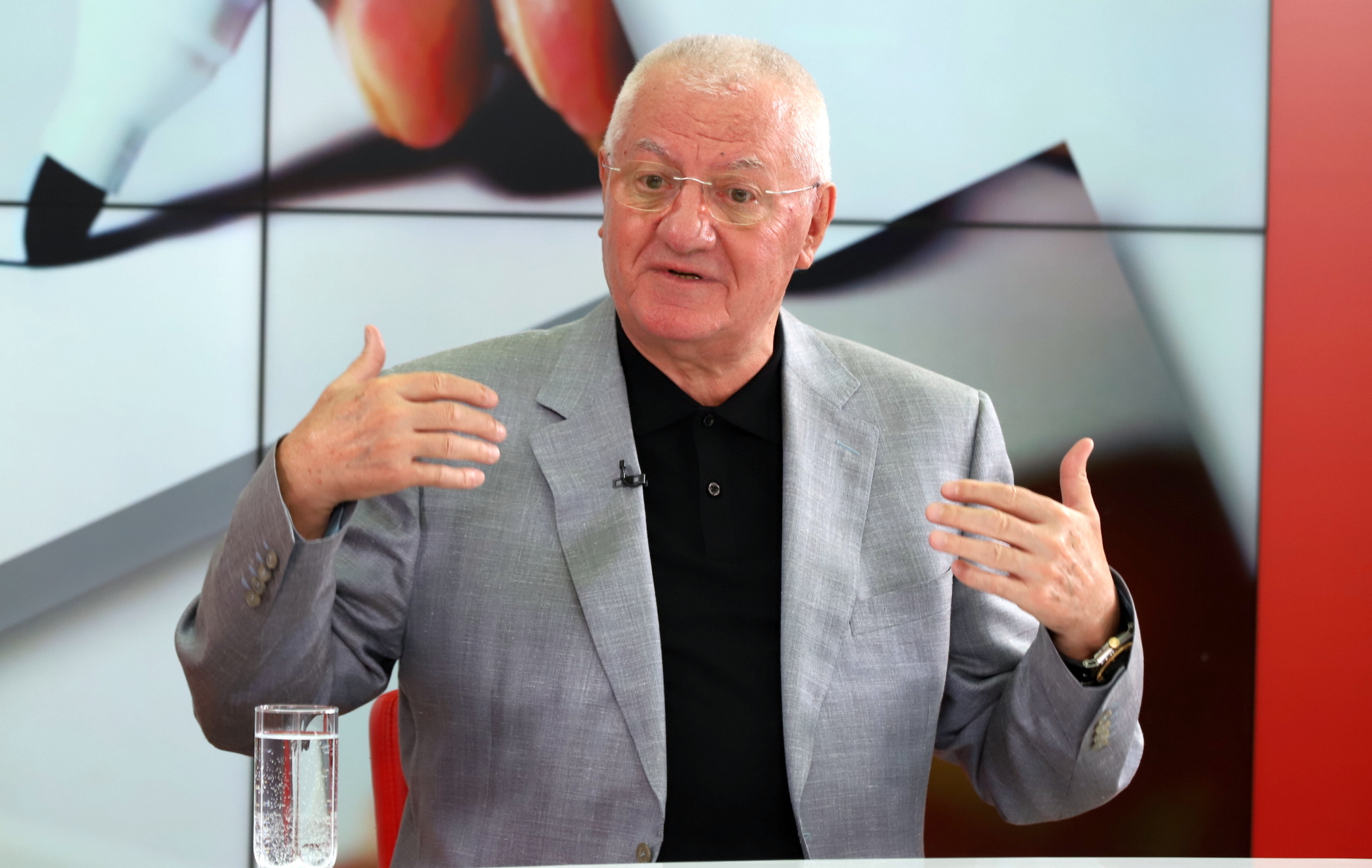 Dieta lui Mitică Dragomir. Cum se menține în formă la aproape 80 de ani. „Asta îmi cere corpul. Poți să mănânci orice”
