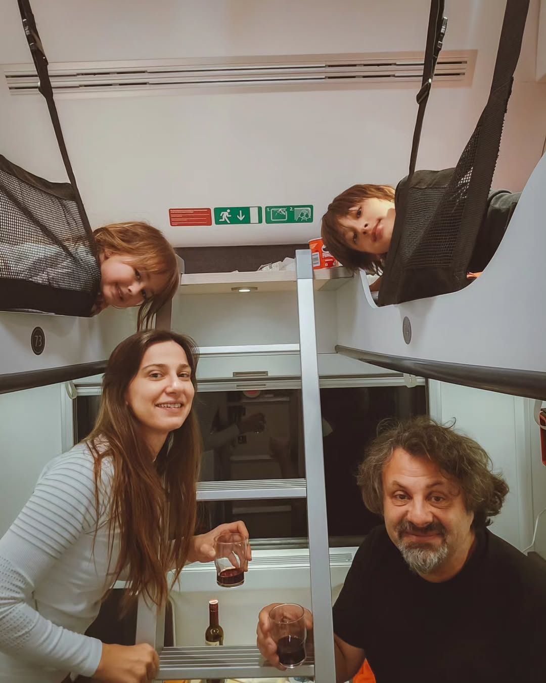 Dana Rogoz, vacanță de neuitat. Cum arată hotelul din Copenhaga în care s-a cazat cu familia: „Seamănă cu o cușetă de tren”