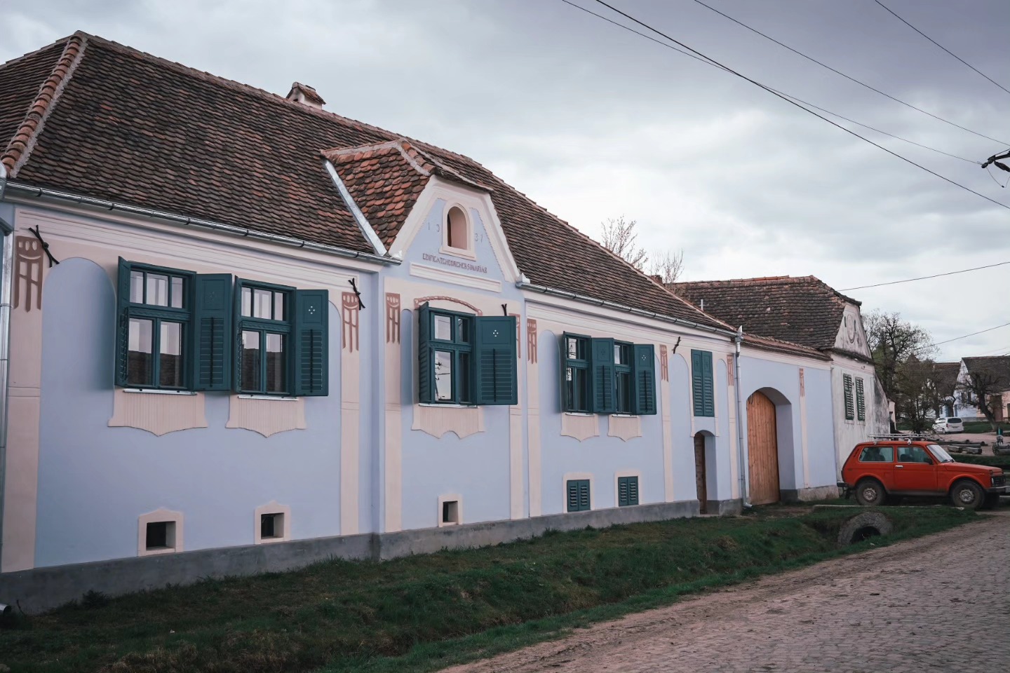 Noi imagini cu casa de la Viscri a Danei Rogoz. Cum a amenajat interiorul. „Duminică seara am ajuns. Renovarea continuă în curte”