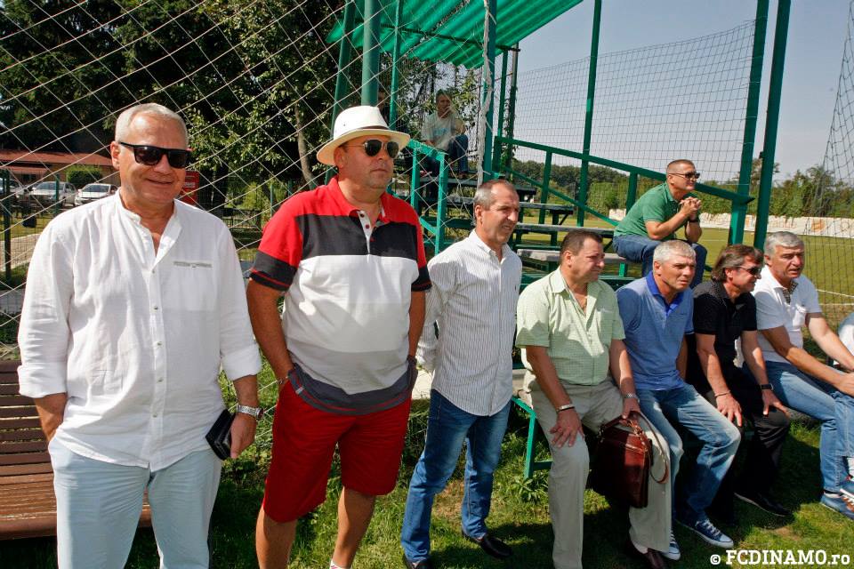 Dinamoviștii au fost vizitați în cantonament de fostele glorii / GALERIE FOTO