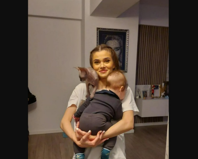 Mesajul emoționant transmis de Theo Rose, de ziua fiului ei. Sasha a împlinit 1 an. „Ai de unde da mai departe”