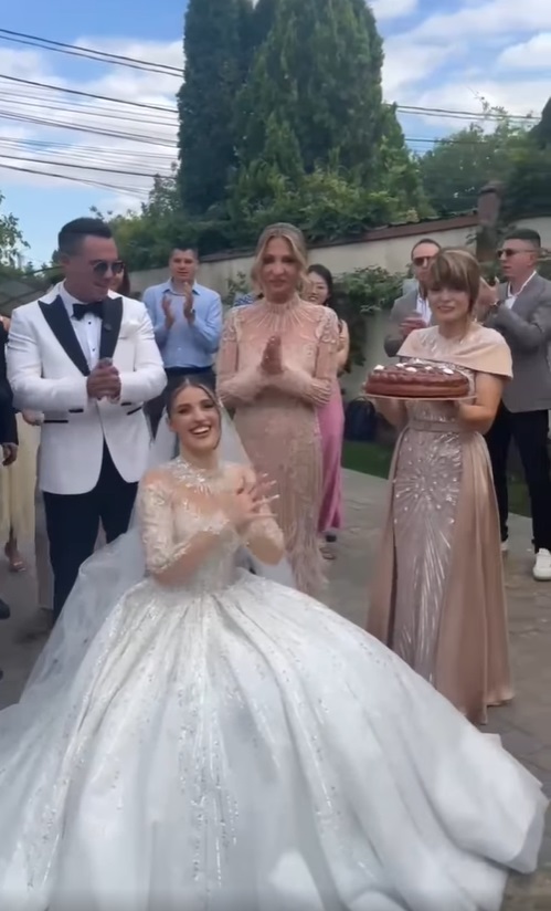 Cum a apărut soția lui Mugur Mihăescu la nunta fiicei lor. O prezență discretă în showbiz, Rodica nu și-a putut stăpâni lacrimile