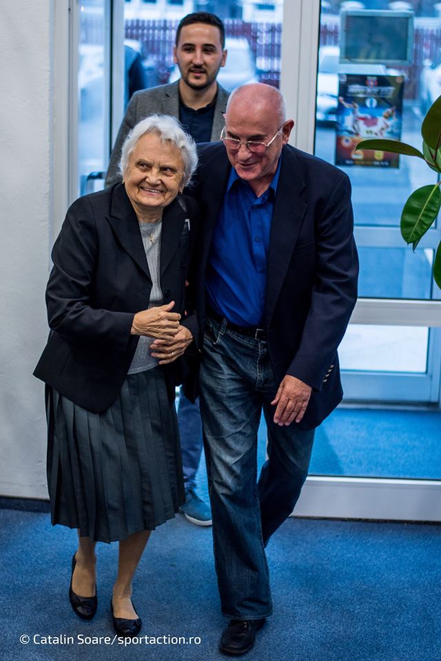 Momente emoționante: Andrei Folbert, inclus în Hall of Fame-ul Stelei. Premiul a fost ridicat de soția Ileana