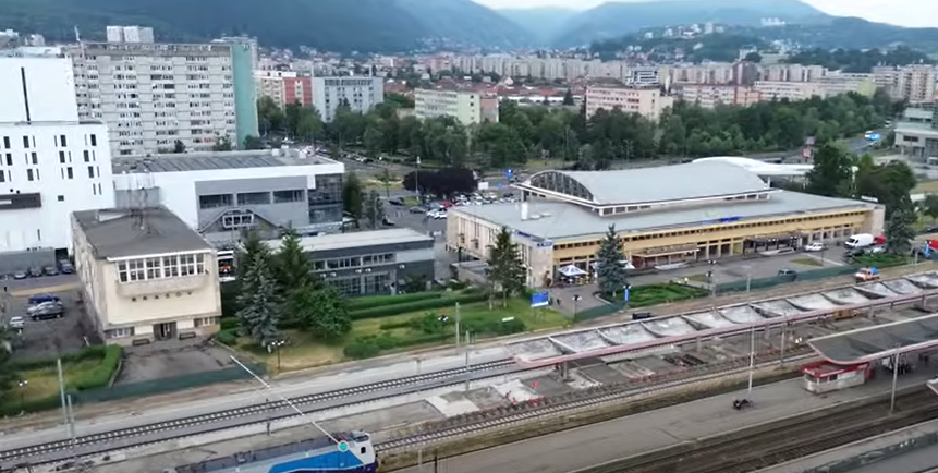 Imagini spectaculoase din dronă arată cum prinde contur noua față a Gării Brașov I VIDEO