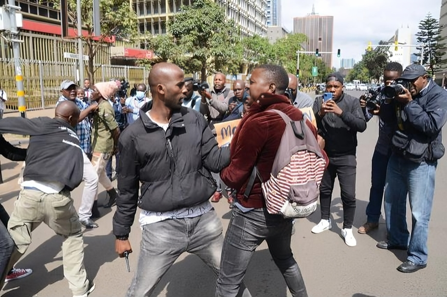Kenyans share tips on how to identify undercover police officers during  protests | Pulselive Kenya